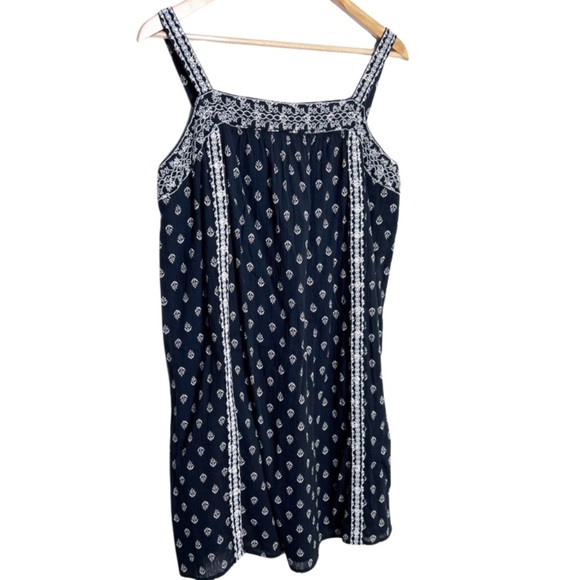 New with Tag Women Old Navy Embroidered Leaf Pattern Spaghetti Strap Mini Dress - Picture 2 of 16